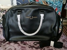 New FRED PERRY Men's Smart Black Faux Leather Scotch Grain Weekend Grip Bag