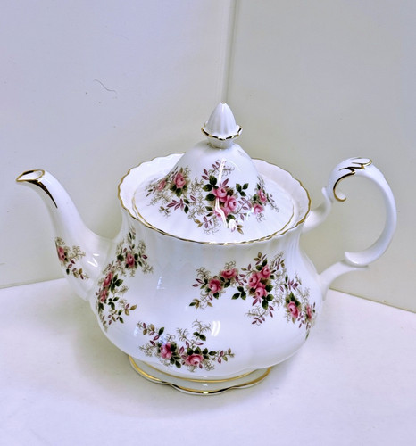 Royal albert bone china - royal,