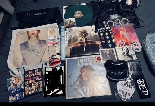 Taylor swift merch - merch, bundle