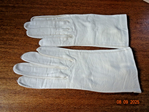 Beautiful soft vtg - beautiful, off