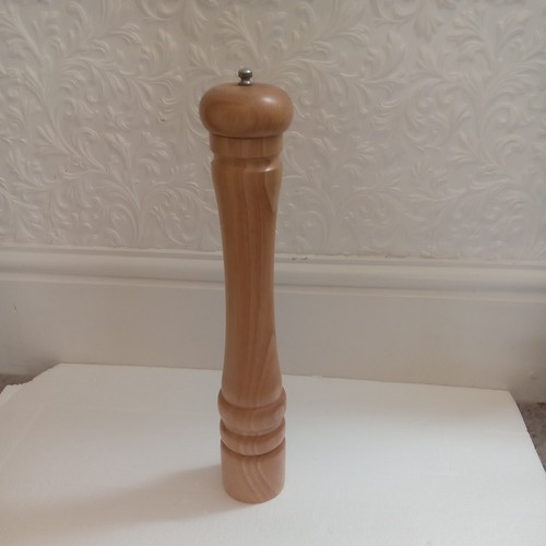 Large wooden pepper grinder - wooden,