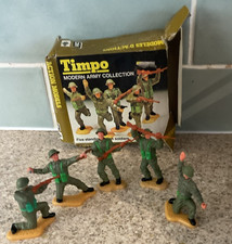 Timpo toy soldiers Five standing British soldiers boxed