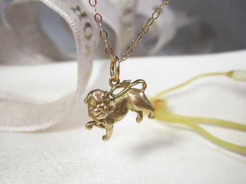 Vintage 9kt gold - lion, passant