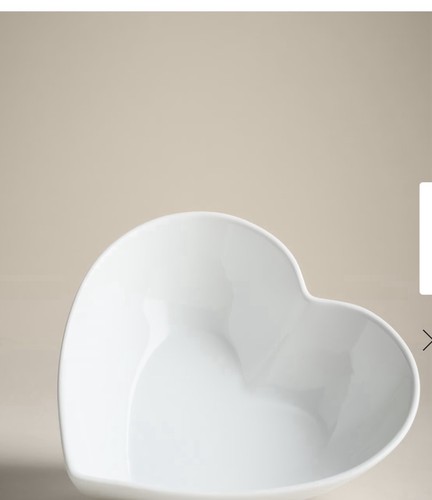 Set plates next white - of,