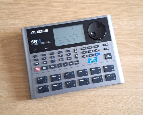 Alesis drum machine - sr-18,