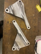 LAND ROVER A FRAME TO CHASSIS BRACKET -  CROWS FEET - PAIR - 575615 575616 