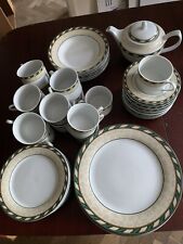 Everyday dinner service set - Neat Design great cond. 48 Pieces
