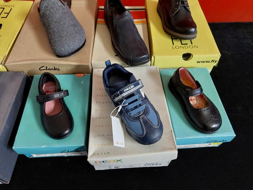 Job lot shoes pairs many - 10,