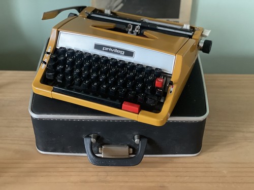 Typewriter - /,