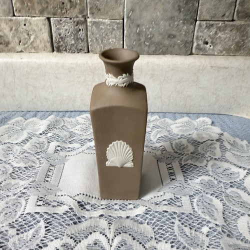 Wedgwood brown stoneware shell - wedgwood,