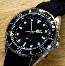 Dive style quartz watch