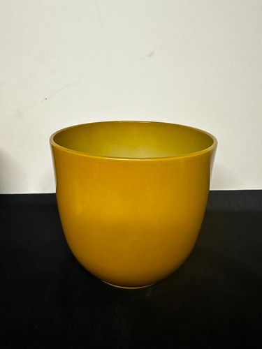 Glossy ceramic pot - ceramic, curved