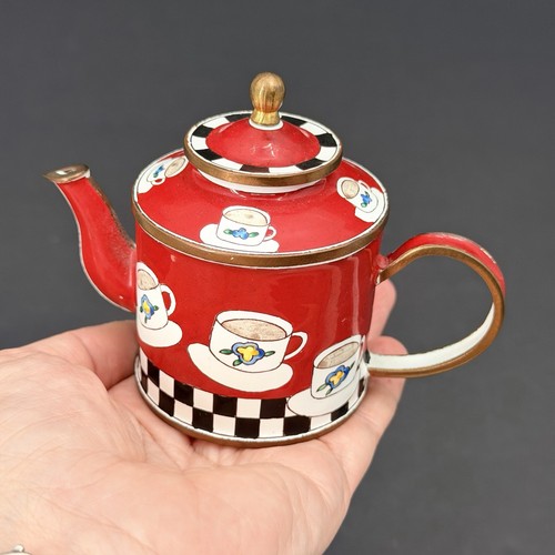 Kelvin chen 1999 - chen, teacup