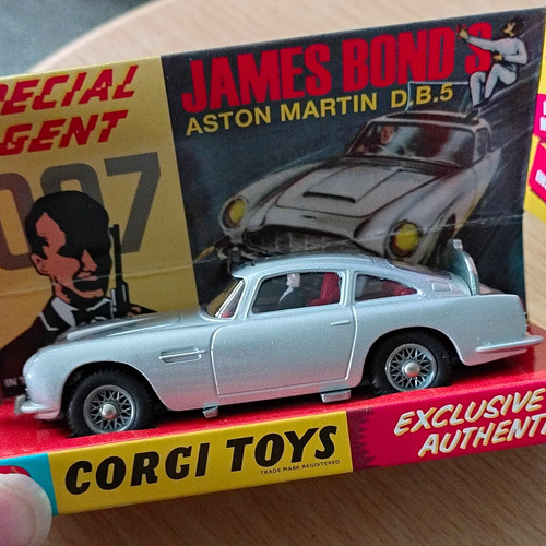 Corgi toys aston martin db5 - toys,