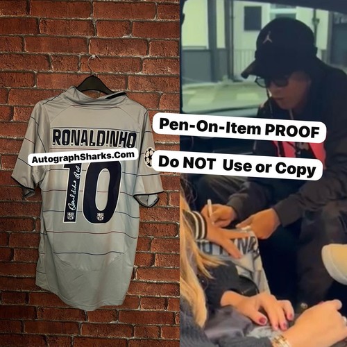 Signed ronaldinho barcelona - signed,