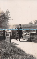 R298938 Man In Hat Field Fence