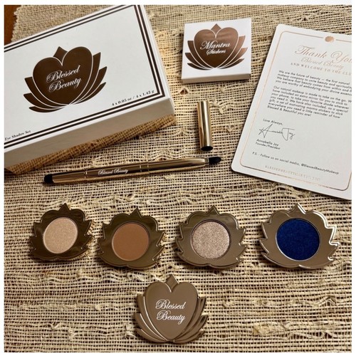 Blessed beauty natural eye - natural,