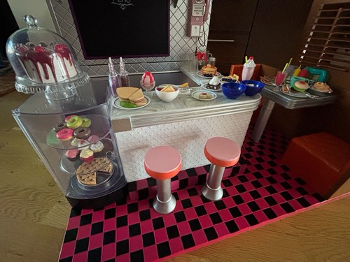 Our generation dolls diner - dolls,