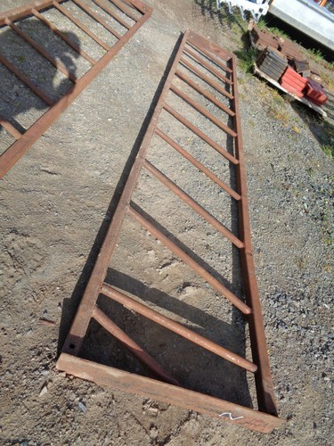 Cattle feed barrier 11 - barrier, 14'