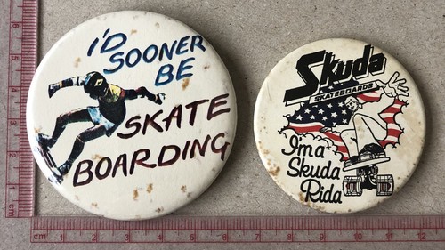 Vintage skateboarding pin - 2x,