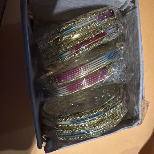 Packs glass and metal - glass,