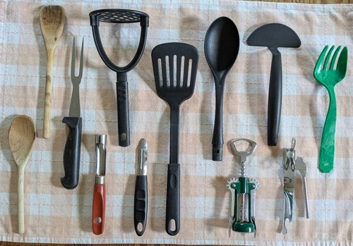 Job lot kitchen utensils - lot,