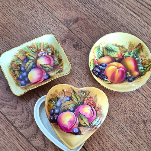 Aynsley fruit pattern - fruit, bone