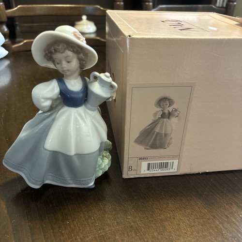 Nao lladro girl with pitcher - girl,