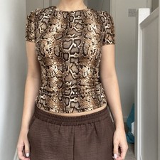 Brown snakeskin fitted short sleeve top – animal print