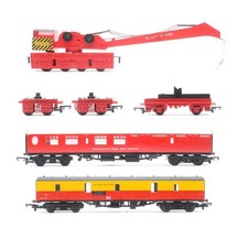 LIMA/ TRIANG 'OO' GAUGE RAKE OF BREAKDOWN CRANE WAGONS/ COACH & SATLINK COACH