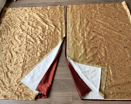 Embroidered silk curtains - ,