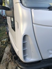 wing grille corner  iveco