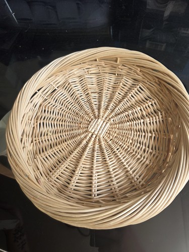 Round beige wicker - round,