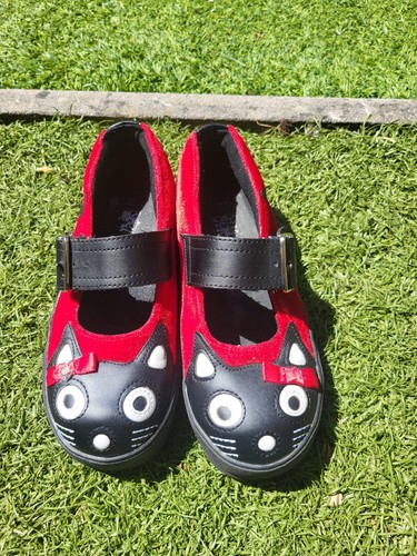 Black red cat face - cat,