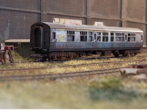 Gauge coach abandoned blue - oo,
