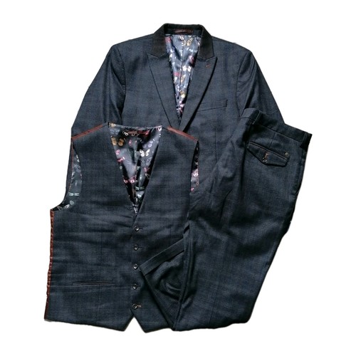 Men next grey - grey, check