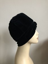 PETER ROBINSON Black Velvet Pillbox Hat. Elegant Vintage. Lined 54 cm