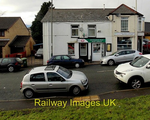 Photo upper high street post - street,