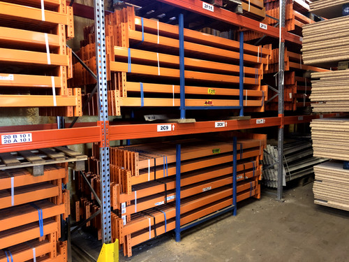Heavy duty pallet racking