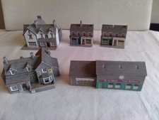 JOB LOT OF ASSORTED METCALFE HOUSES AND SHOPS  N GAUGE