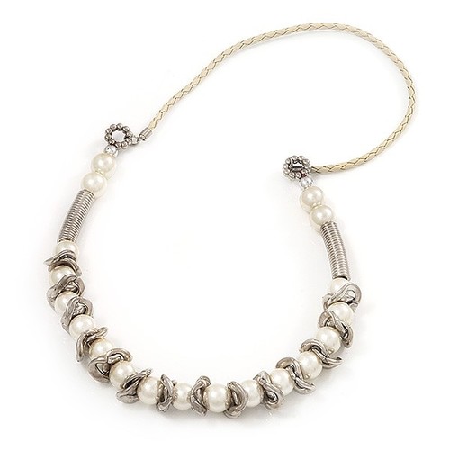 Simulated pearl link - &, white
