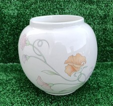 Vintage Sadler Sweet Pea Vase