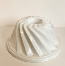 White ceramic Desert Jelly