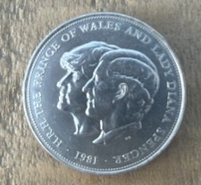 1981 25p crown - crown, queen