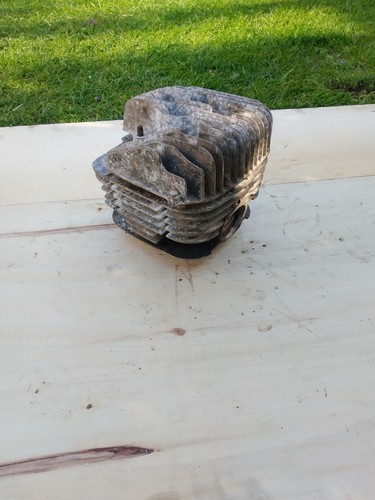 Suzuki 250 cylinder head - suzuki, ts