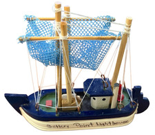 Small Wooden Boat 4" L  x 1" W x 3.5" H