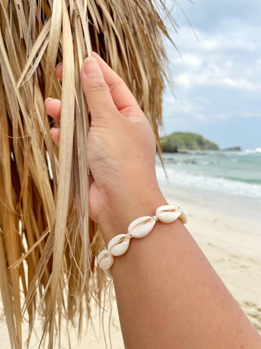 Stunning cowrie shell bracelet - cowrie,