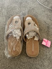 Heavenly Feet SoftFlex Sandals Women’s Embellished Slip-On Comfort Shoes Size 4