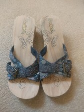 ladies skechers  Cali sandals size 6 Briwn Floral Woodern Wedge
