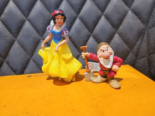 Disney vtg snow - &, 7